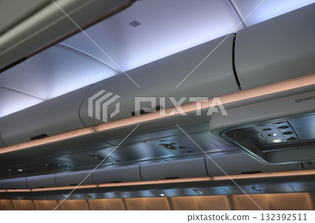 頭頂行李艙 132392511