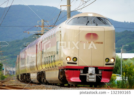 予讚線:橋岡~國分臥舖特快日出瀨戶(285系、7輛編組列車) 予讚線:橋岡~國分臥舖特快日出瀨戶(285系、7輛編組列車) 132393165