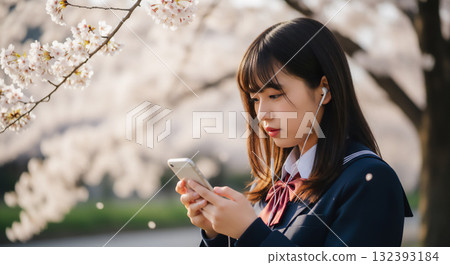 櫻花與高中女生的春天景象 132393184