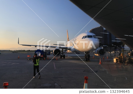 ground crew ground crew 132394645