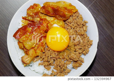 Pork bowl 132394967