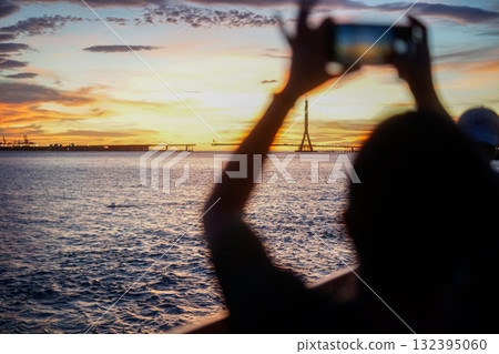 淡江大橋的夕陽與火燒雲 淡江大橋的夕陽與火燒雲 132395060