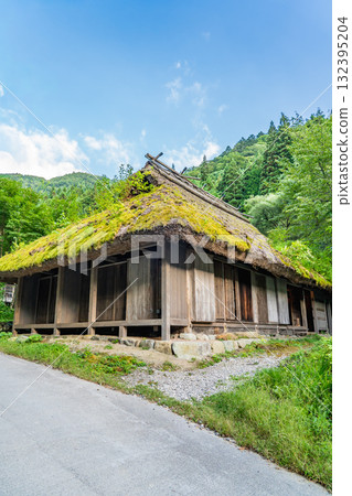 Hirayu Folk Museum in the Hida region, Former Toyosaka Residence (Takayama City designated cultural property), an old house from the mid-Edo period 132395204