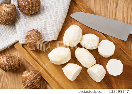 Taro prepared on a cutting board | Cutting cooking process 132395347