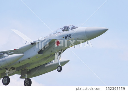 航空自衛隊F-15J準備降落 132395359