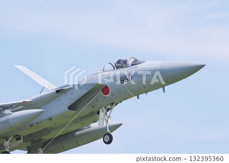 航空自衛隊F-15J準備降落 132395360