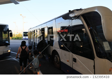 接駁巴士 132395410