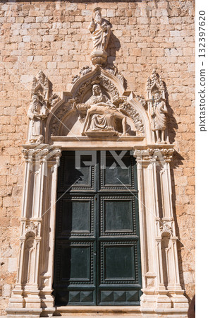 Pieta sculpture adorning Franciscan Monastery portal in Dubrovnik 132397620