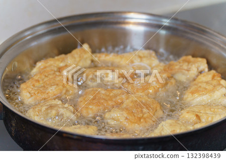 Cooking Chicken Nanban | Deep-fried in a frying pan Cooking Chicken Nanban | Deep-fried in a frying pan 132398439