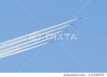 Blue Impulse came to the closing ceremony of the Shiga National Athletic Meet 132398707