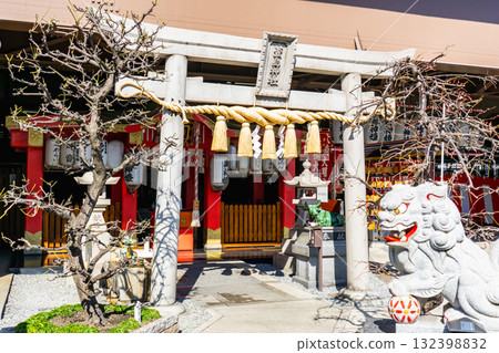 大阪府寢屋川市茅島本町的茅島神社鳥居與表參道 132398832