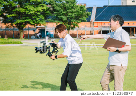 Video creators: Video shooting using gimbals Video creators: Video shooting using gimbals 132398877