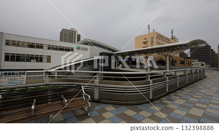 從JR高崎線東口看到的上尾站 從JR高崎線東口看到的上尾站 132398886