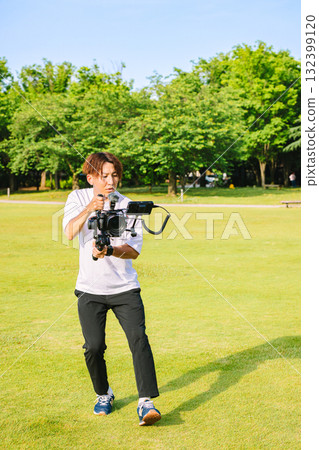 Video creators: Video shooting using gimbals Video creators: Video shooting using gimbals 132399120