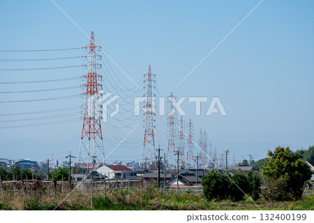 藍天和電力線 132400199