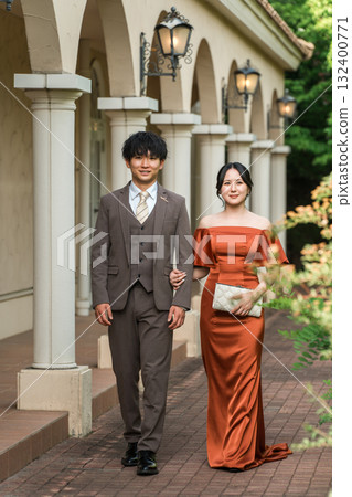 Couple in colorful dresses walking through the palace, married couple, bride and groom, dressed up couple, wealthy, wealthy 132400771