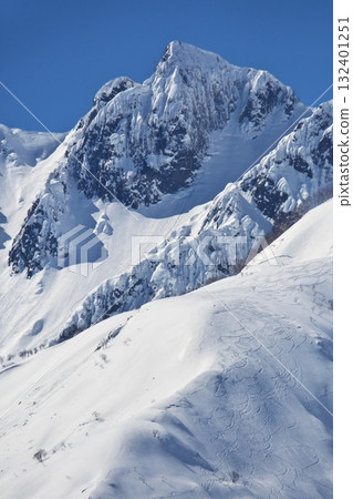 冬季從白馬村眺望大黑山 冬季從白馬村眺望大黑山 132401251