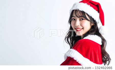 一名女子扮成聖誕老人的形象 一名女子扮成聖誕老人的形象 132402066