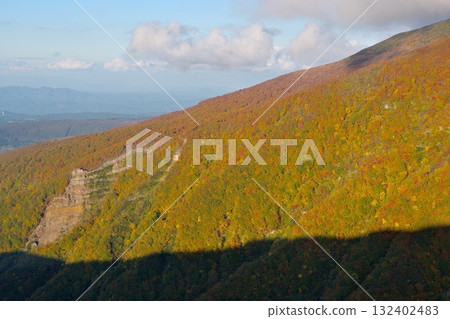 Autumn foliage scenery on the west side of Mount Inakura seen from Mount Chokai's Hokodate Observatory in Nikaho City, Akita Prefecture Autumn foliage scenery on the west side of Mount Inakura seen from Mount Chokai's Hokodate Observatory in Nikaho City, Akita Prefecture 132402483