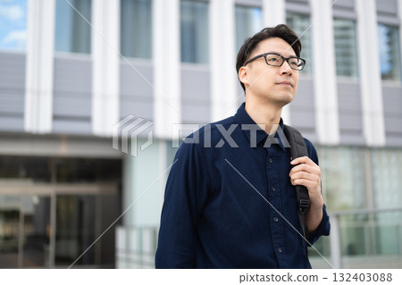 Male businessman wearing glasses Male businessman wearing glasses 132403088