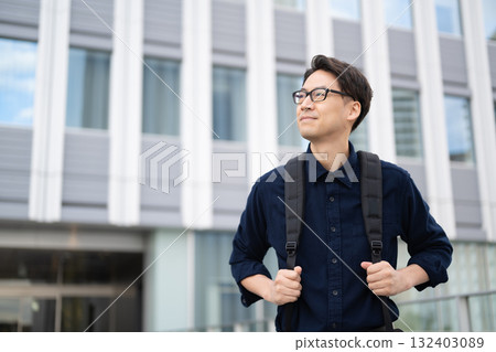 Male businessman wearing glasses 132403089