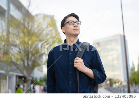 Male businessman wearing glasses 132403090