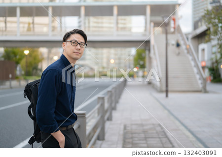 Male businessman wearing glasses 132403091