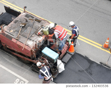 白天鋪柏油路29 132403536