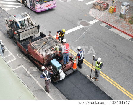 白天鋪柏油路39 白天鋪柏油路39 132403547