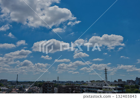 藍天白雲 公寓大樓 藍天白雲 公寓大樓 132403843