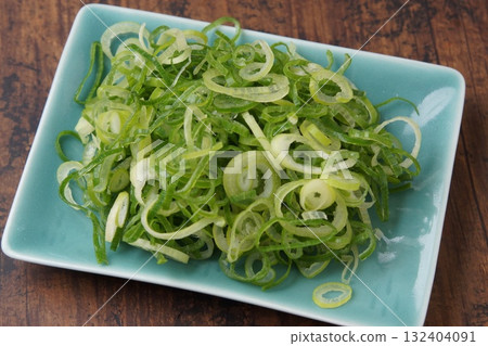 Cut green onions, cooking ingredients Cut green onions, cooking ingredients 132404091