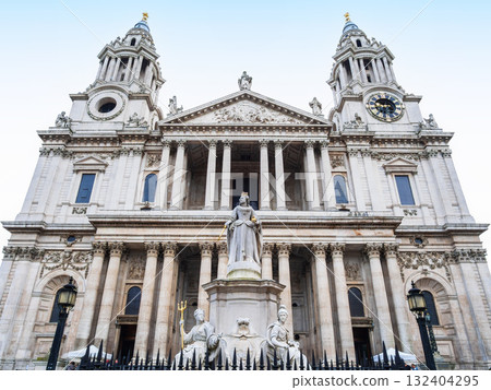 London, St. Paul's Cathedral, West Door 132404295