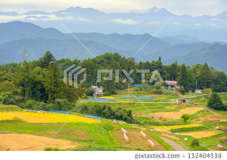 以後立山連峰為背景的田園風光【長野市大岡】 以後立山連峰為背景的田園風光【長野市大岡】 132404538