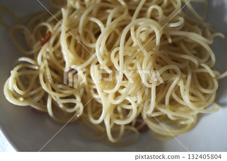 italian spaguetti pasta with nutritional fiber 132405804