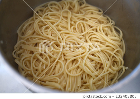 italian spaguetti pasta with nutritional fiber 132405805