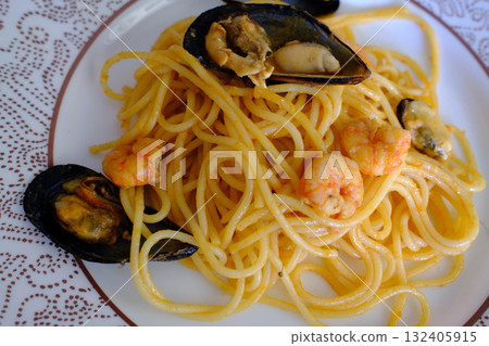 italian spaguetti pasta with nutritional carbohydrates 132405915