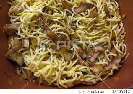 italian spaguetti pasta with nutritional carbohydrates 132405917