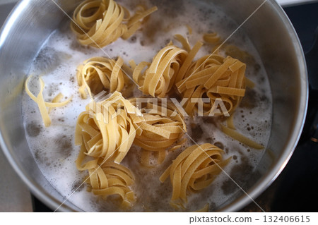 italian spaguetti pasta with nutritional carbohydrates 132406615