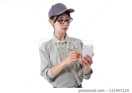 Female worker taking orders 132407124