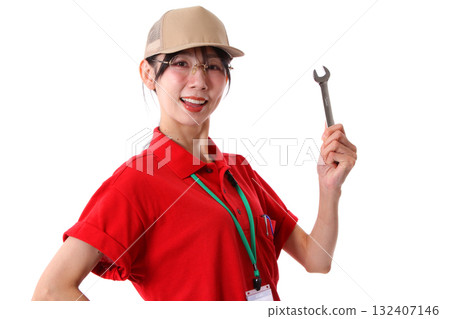 Smiling woman with tools 132407146