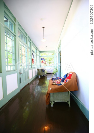 山手義大利花園中的橫濱山手西式建築之一，懸崖 18 號，為男孩節而裝飾。 132407305