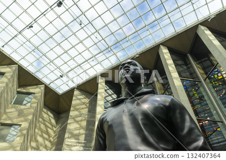 Melbourne, Australia - July 2, 2024 : View of main court inside National Gallery of Victoria with many people walking and sightseeing in Melbourne, Australia on July 2, 2024. 132407364