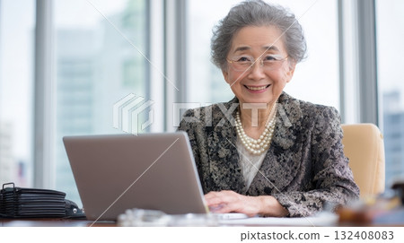 Successful senior business woman Successful senior business woman 132408083