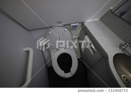 飛機洗手間 132408733