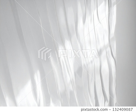 具有特殊紋理的窗玻璃輕輕起伏,透明的背景,明亮的陽光照射進來 具有特殊紋理的窗玻璃輕輕起伏,透明的背景,明亮的陽光照射進來 132409087