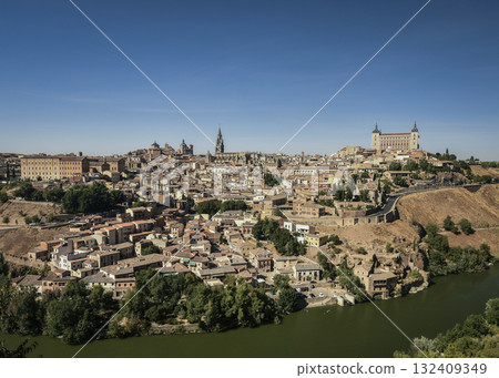 view of toledo city in spain on sunny day view of toledo city in spain on sunny day 132409349