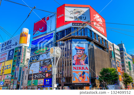 北海道札幌市城市景觀薄野十字路口(薄野大廈) 北海道札幌市城市景觀薄野十字路口(薄野大廈) 132409552
