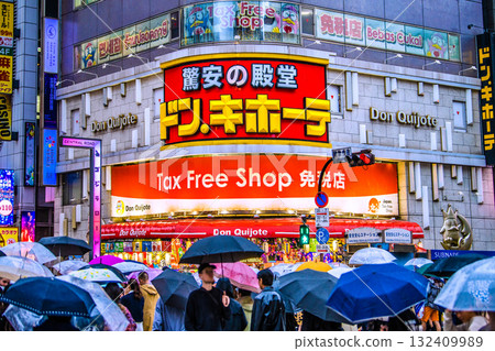 日本東京的街景，可以欣賞歌舞伎町十字路口和唐吉訶德。邁向新時代…=第26屆 132409989