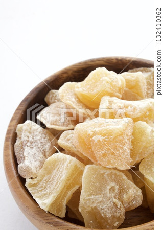 Dry ginger 132410362