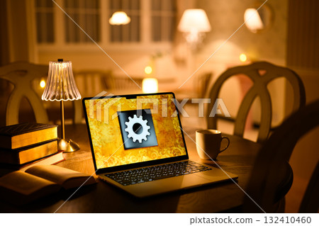 黑暗房間裡的電腦 132410460